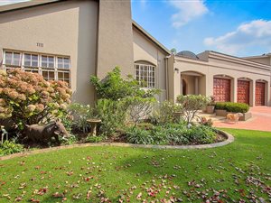 4 Bedroom House in Alphen Park