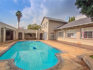 4 Bed House in Alphen Park