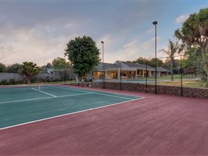 5 Bed House in Birdhaven