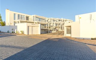 4 Bedroom Cluster in Bloubergstrand