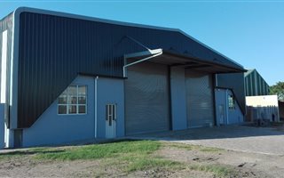 1400 m² Industrial space in Alton