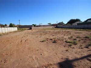 973 m² Land available in Oudtshoorn