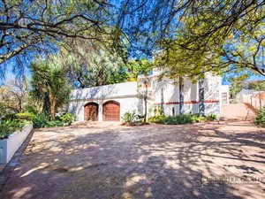 4 Bedroom House in Waterkloof Glen