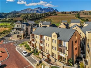 2 Bed Apartment in Klein Welgevonden