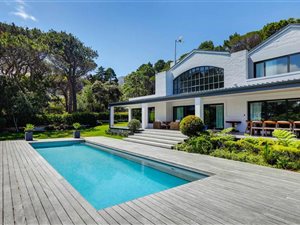 6 Bedroom House in Noordhoek