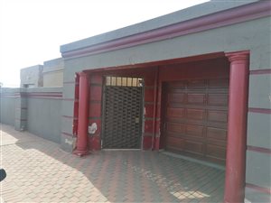 7 Bed House in Leondale