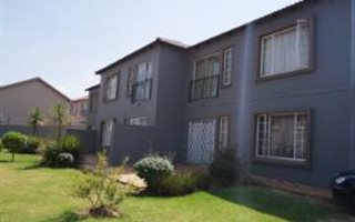 2 Bedroom Flat in Wilgeheuwel