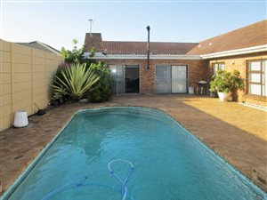 4 Bed House in Goodwood