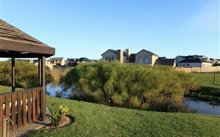 831 m² Land available in Kraaibosch