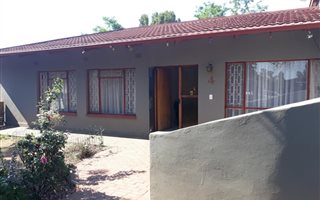 6 Bedroom House in Wychwood