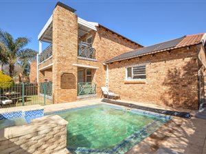 4 Bed Townhouse in Ruimsig