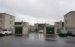 2 Bedroom Apartment in Vredekloof East