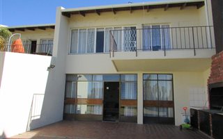 3 Bedroom Townhouse in Middelpos