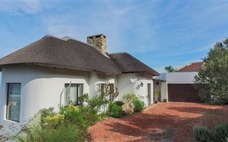 6 Bedroom House in Outeniqua Strand