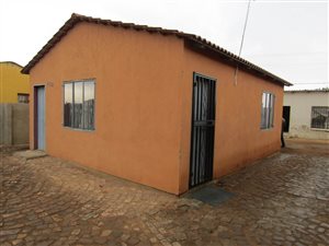 4 Bedroom House in Etwatwa