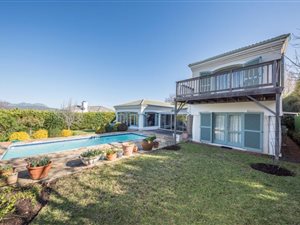 4 Bed House in Erinvale Estate