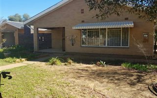 2 Bedroom House in Barkly West