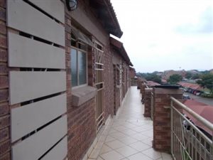 Bachelor apartment in Karen Park