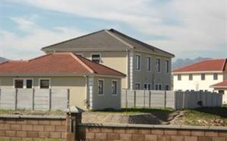 2 Bedroom Duplex in Hagley