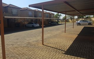 2 Bedroom Townhouse in Heuwelsig Estate