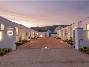 10 Bed Townhouse in Eastcliff