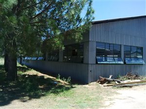 Industrial space in Parys