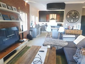 4 Bed House in Noordheuwel