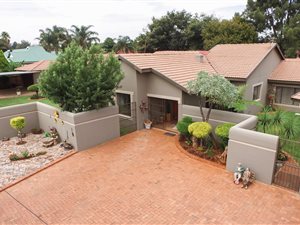 5 Bed House in Kenleaf