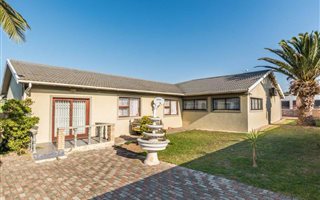 4 Bedroom House in Bluewater Bay