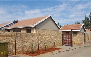 2 Bedroom Townhouse in Langenhoven Park