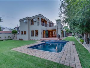 3 Bed House in Silver Lakes Golf Estate