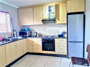 2 Bed Apartment in Wynberg