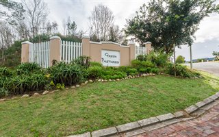 777 m² Land available in Green Pastures