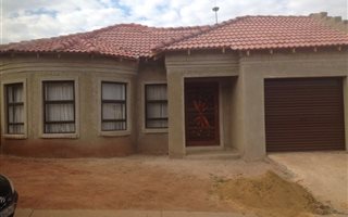 4 Bedroom House in Protea North