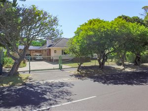 3 Bed House in Bergvliet