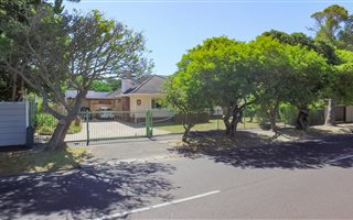 3 Bedroom House in Bergvliet