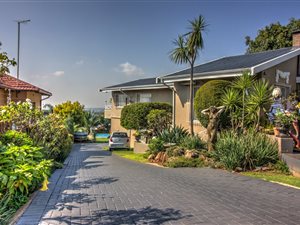 5 Bed House in Primrose