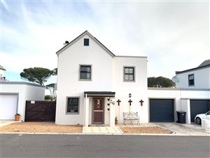 3 Bed House in Somerset West Central