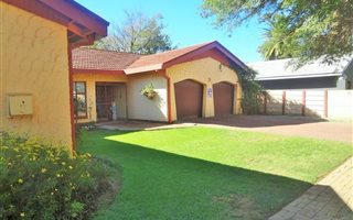 3 Bedroom House in Jim Fouche Park