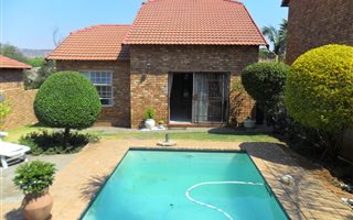 3 Bedroom Townhouse in Honeydew Manor