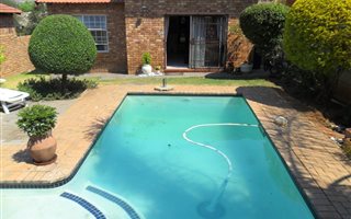3 Bedroom Townhouse in Honeydew Manor