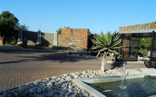 746 m² Land available in Leloko