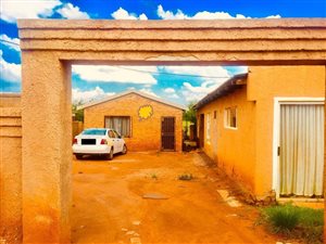 2 Bed House in Etwatwa