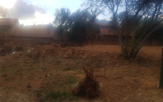 517 m² Land available in Bronberg