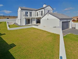 4 Bedroom House in Rietvlei Ridge Country Estate