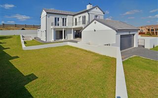 4 Bedroom House in Rietvlei Ridge Country Estate