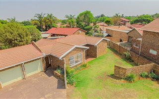 3 Bedroom Duet in Elarduspark