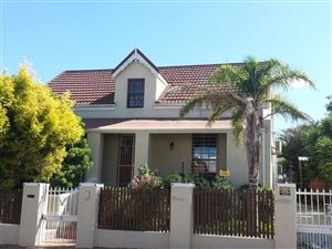 77 m² Commercial space in Somerset West Central