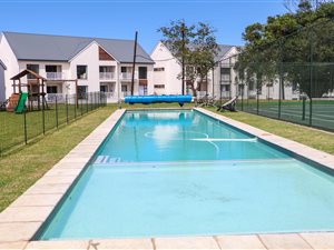 3 Bed Simplex in Emberton Estate