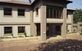 7 Bedroom House in Val de Grace